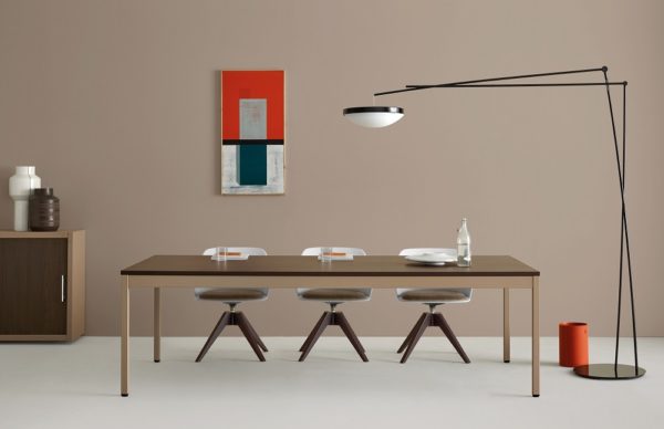 tavolo riunioni meeting in legno con struttura in metallo
